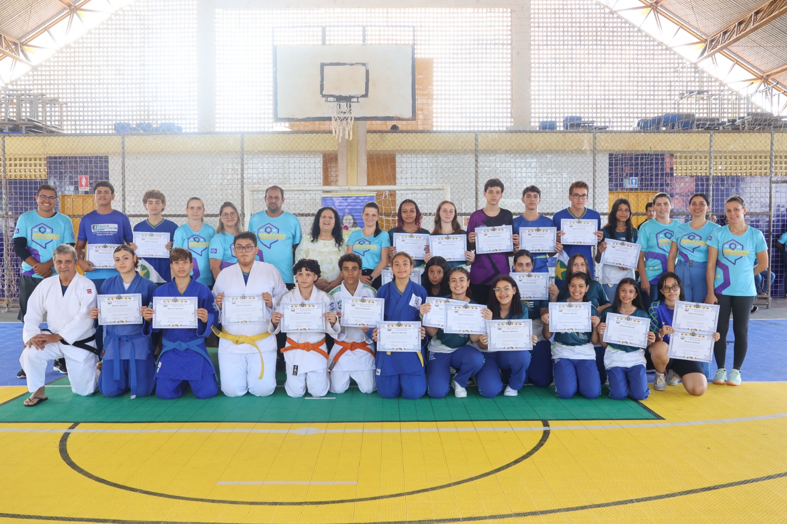 Alunos-atletas da E.E Ramon Sanches são condecorados por destaque nos Jogos Olímpicos (JORE)