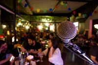 Aprovado: bares, restaurantes e casas noturnas deverão agir em situação de violência contra a mulher 