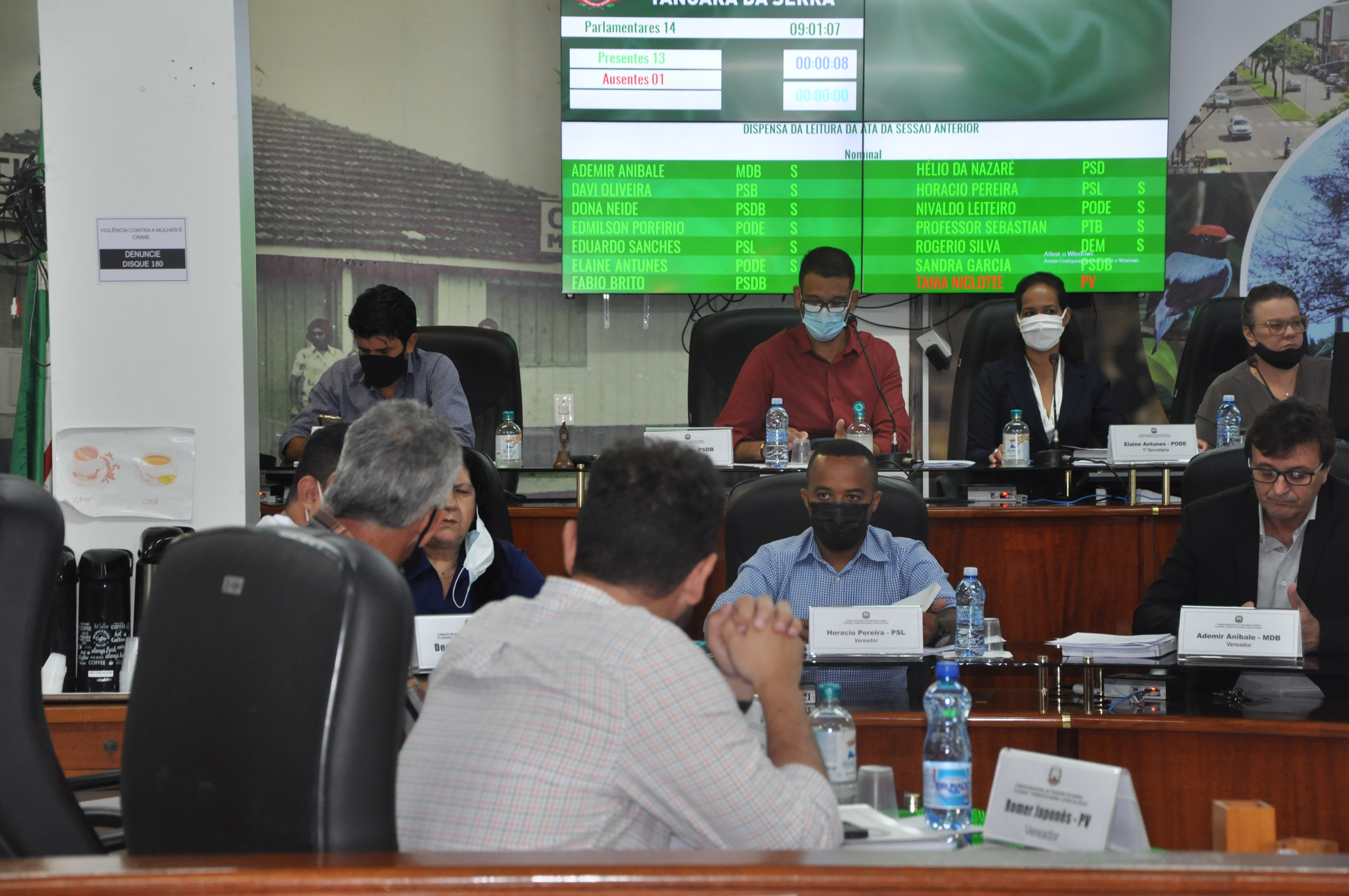 Aprovados: reajuste salarial aos professores e doação de área para construção do Hospital Regional