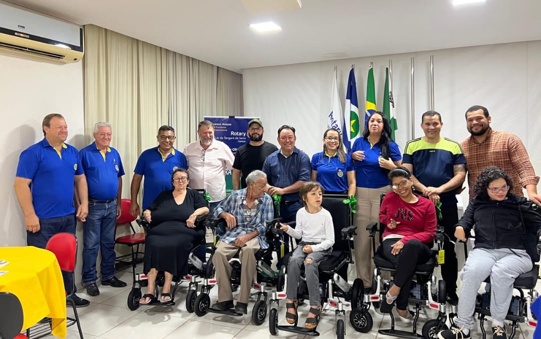 Câmara e Rotary concluem entrega de cadeiras de rodas motorizadas à população