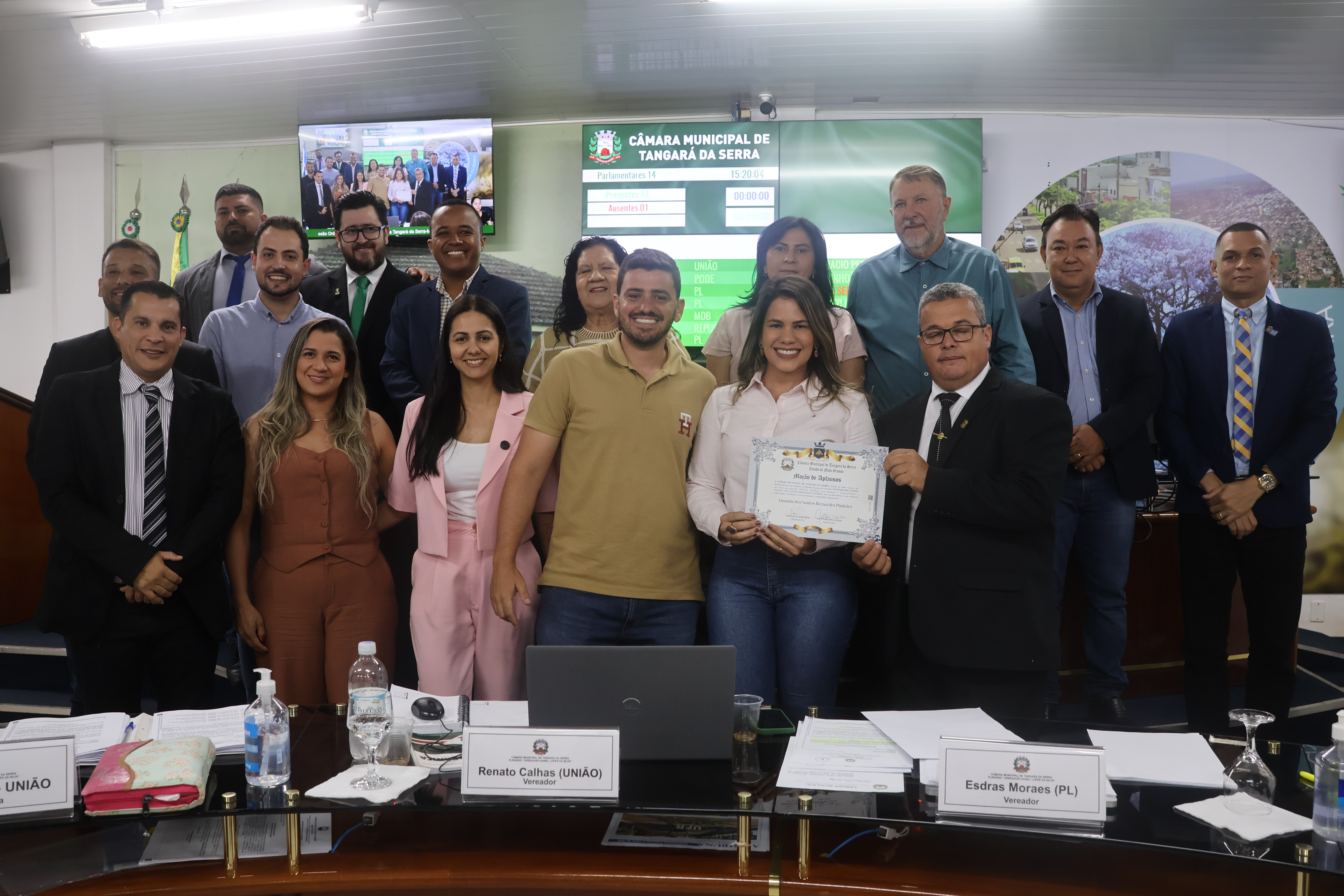 Câmara homenageia ‘Amanda dos Santos Bernardes Pinheiro’ pela trajetória de dedicação à comunidade