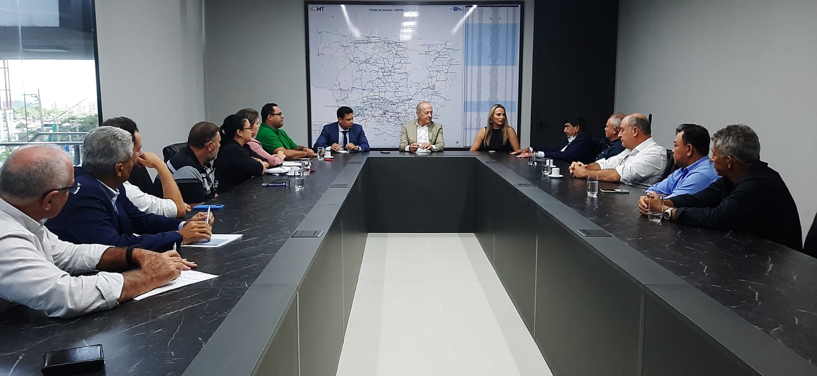 Descentralização da Vigilância Sanitária e Consórcio Intermunicipal foram pautas de reunião com o Governador 