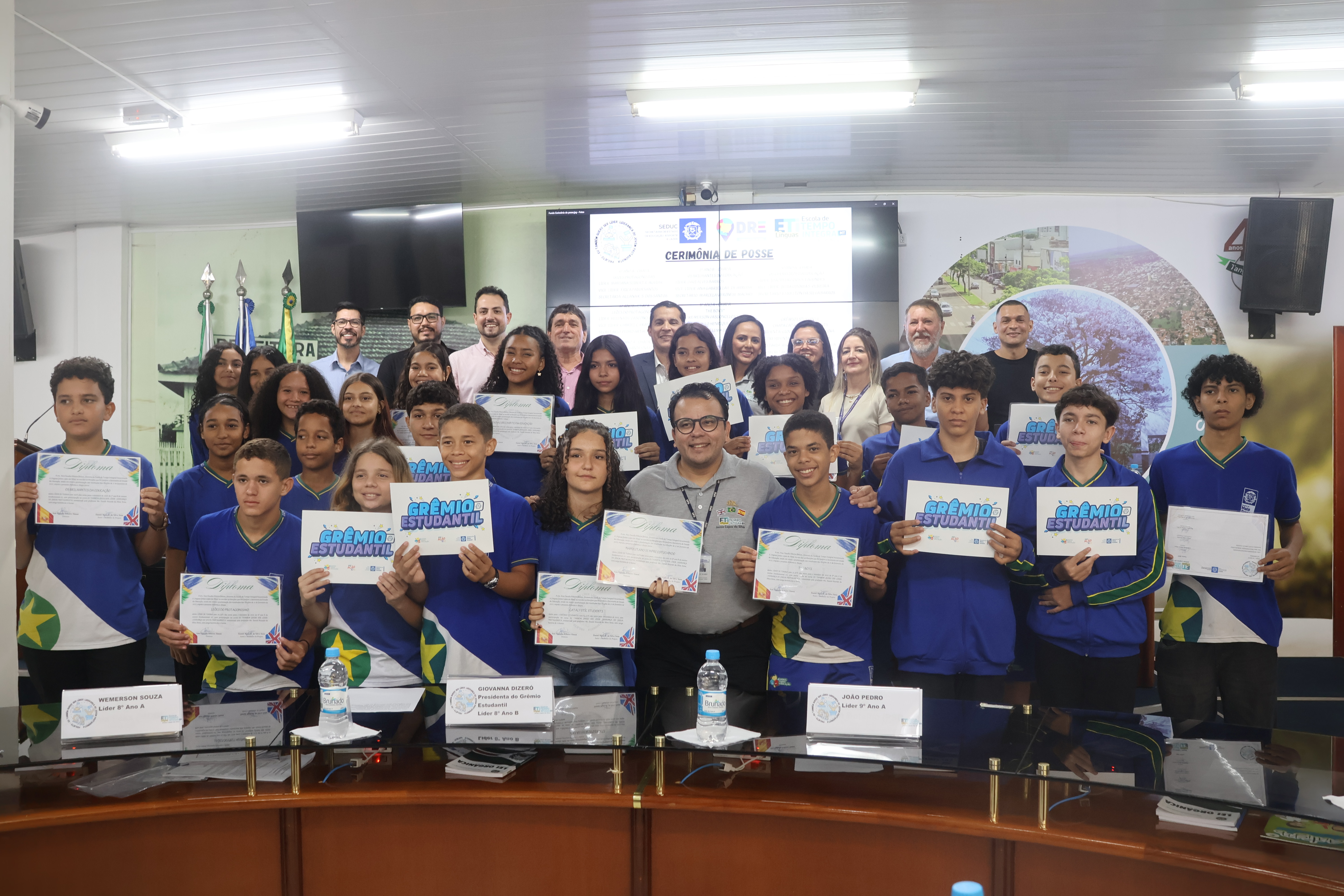 Alunos da Escola Jonas Lopes são diplomados líderes estudantis em solenidade na Câmara Municipal