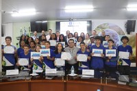 Alunos da Escola Jonas Lopes são diplomados líderes estudantis em solenidade na Câmara Municipal