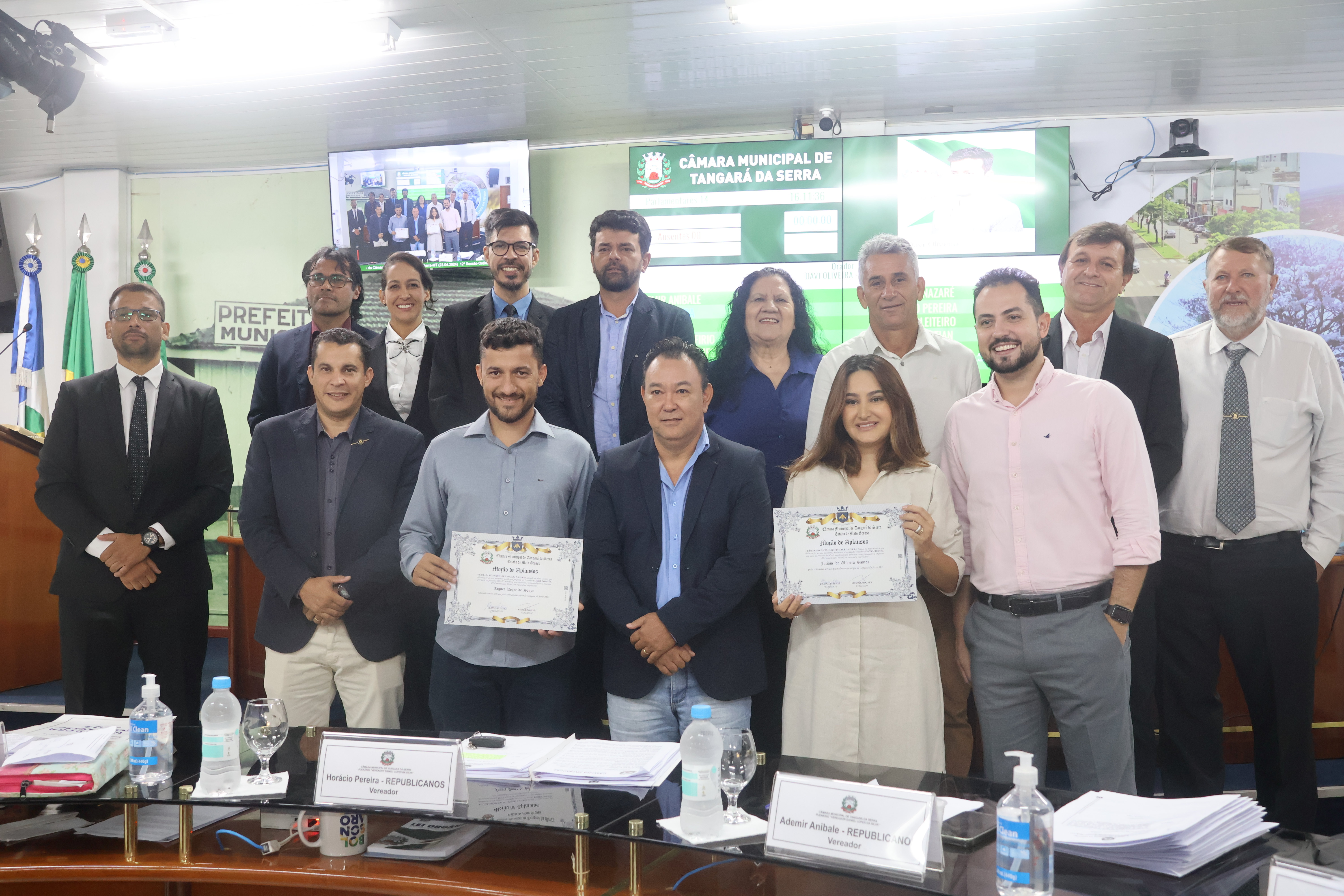 Câmara homenageia empresários do ramo da comunicação visual com Moção de Aplausos