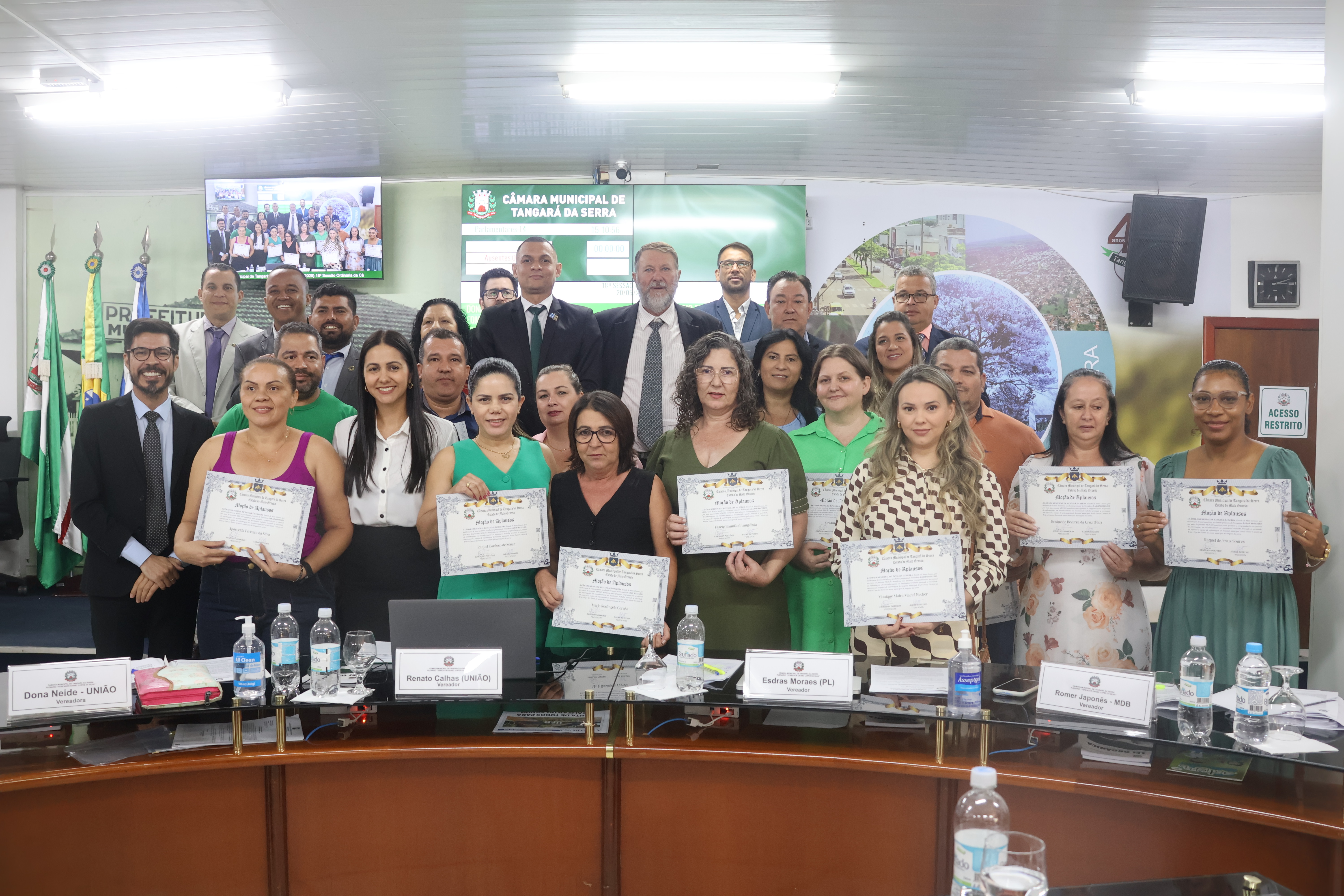 Equipes da enfermagem do Hospital Municipal e UPA recebem Moção da Câmara