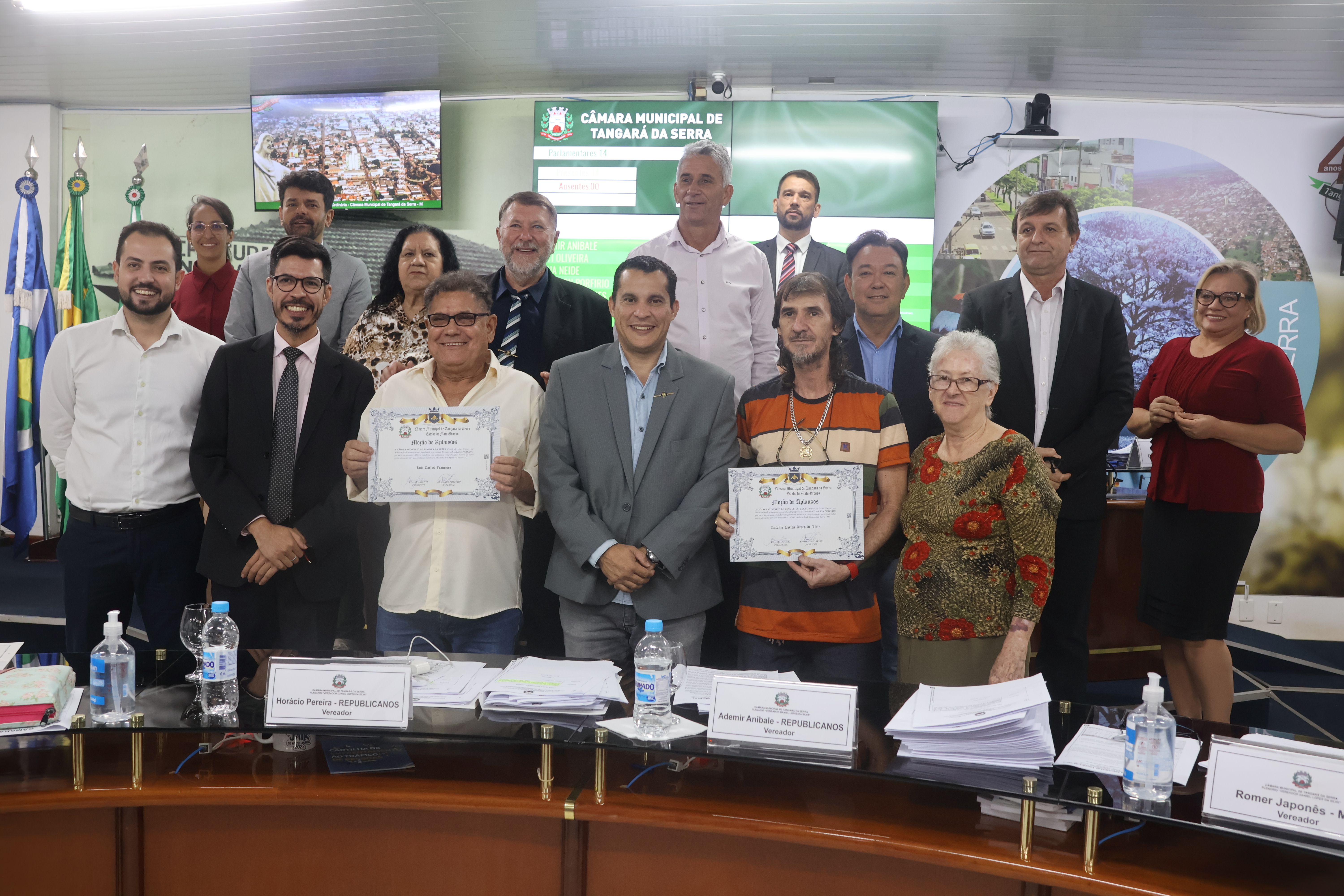 Moção: Legislativo homenageia os cidadãos ‘Luiz Carlos Francisco’ e ‘Antonio Carlos Alves de Lima’