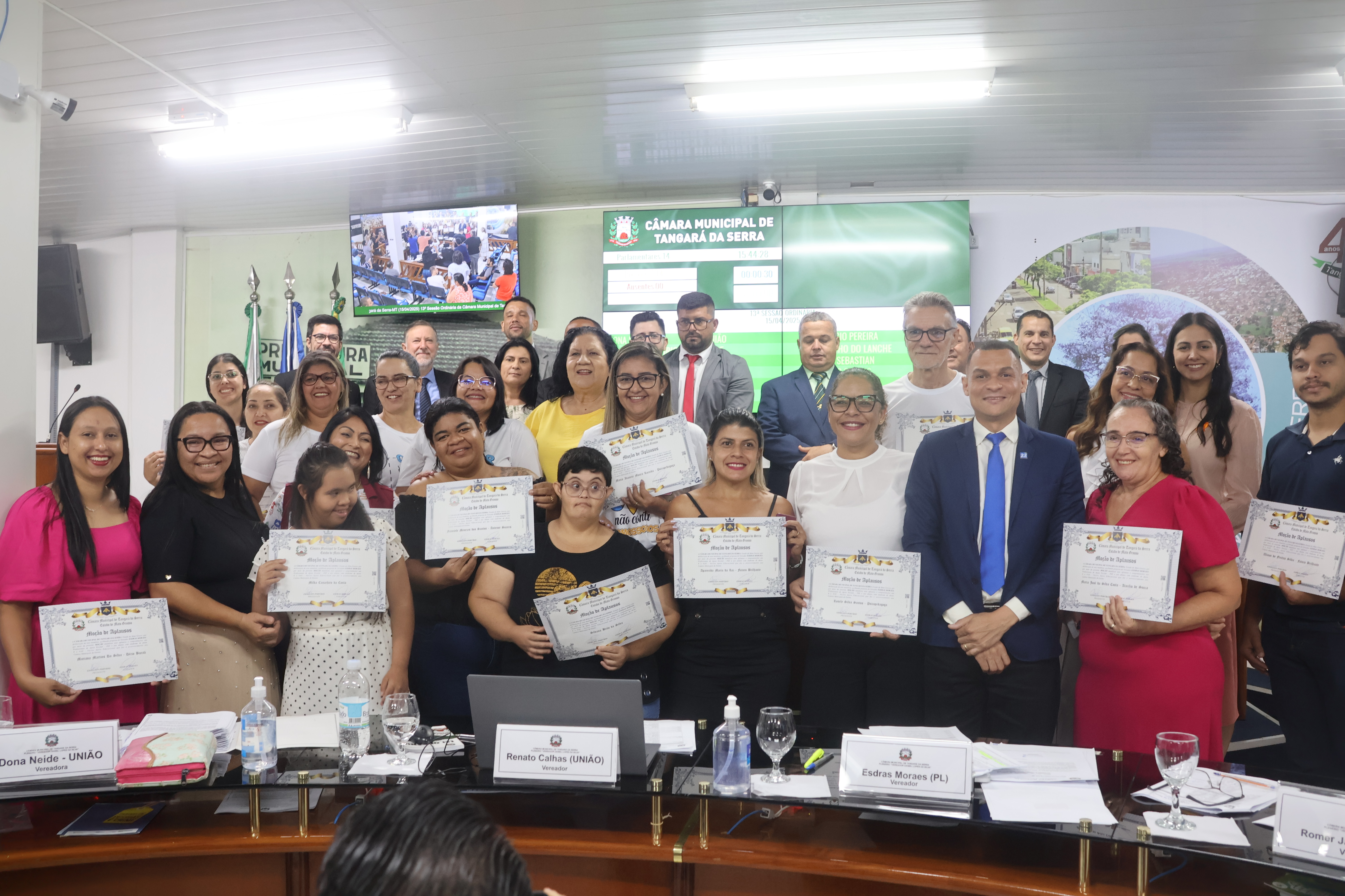 Profissionais que prestam apoio à educação especial são homenageados 