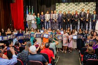 Trinta e nove personalidades femininas são homenageadas com o título 'Mulher Cidadã', em Sessão Solene