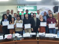 Equipe da TV Vale Record recebe moção em reconhecimento ao trabalho prestado no município  