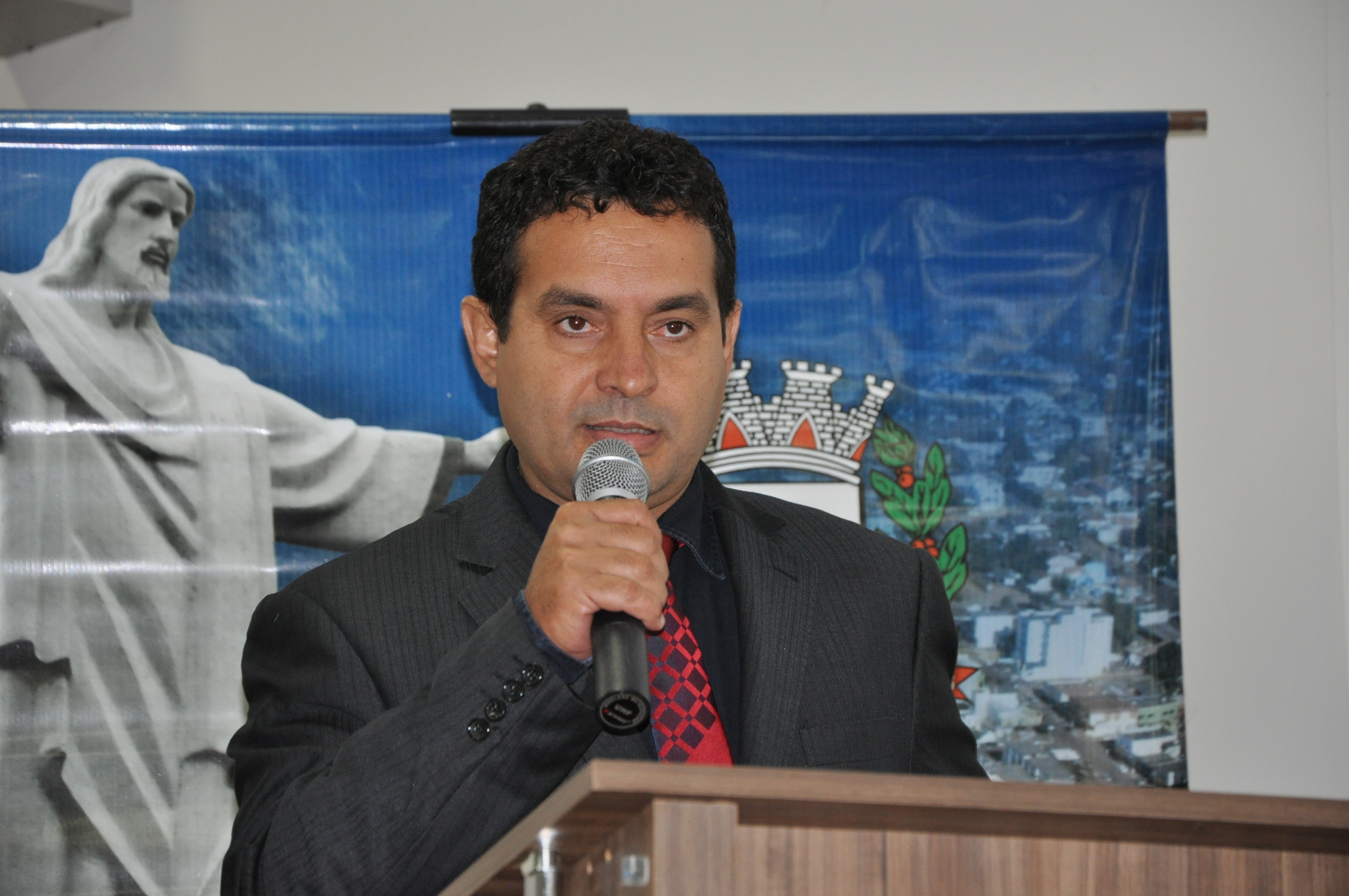 “Que a nova Câmara seja ao menos igual a anterior”, afirma Professor Vagner