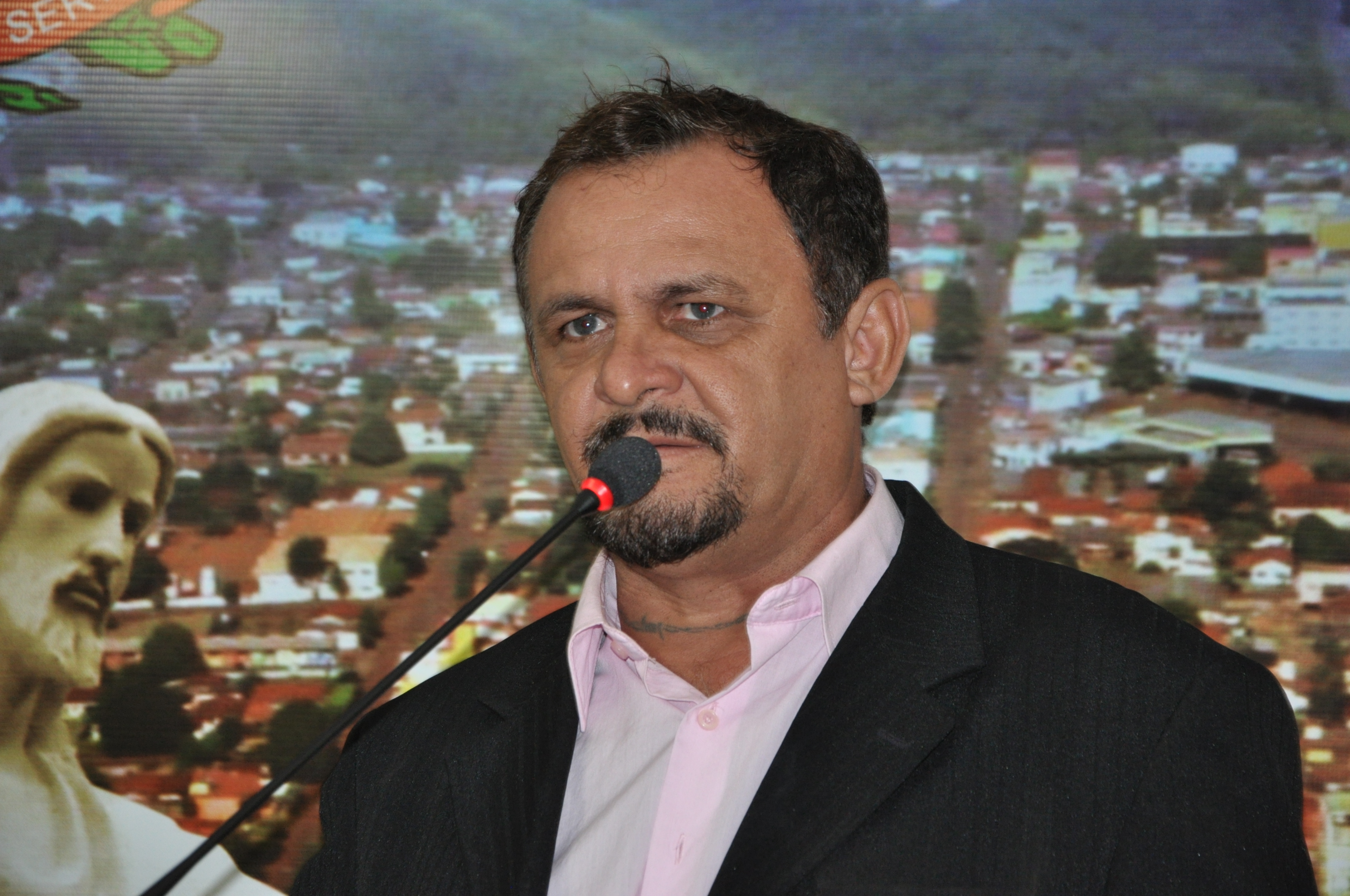 Atendendo moradores, Maurizan pede obras no Dona Júlia II