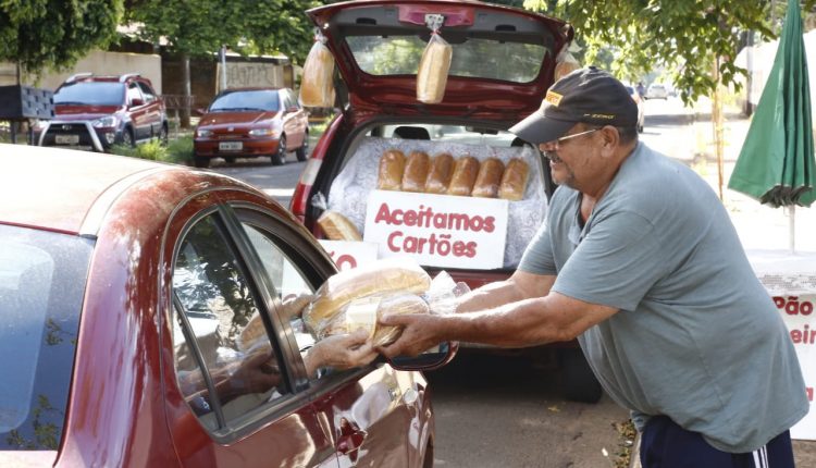 Câmara analisa PL do Executivo que proíbe uso estacionamentos e ruas para exposição de produtos