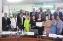 Câmara homenageia Jussara Alves de Oliveira, símbolo de superação por amor à filha Isadora