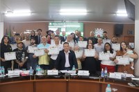 Câmara homenageia pioneiros do setor de alimentação com Moção de Aplausos