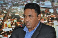 Carlinho quer reforma da Praça da Vila Esmeralda