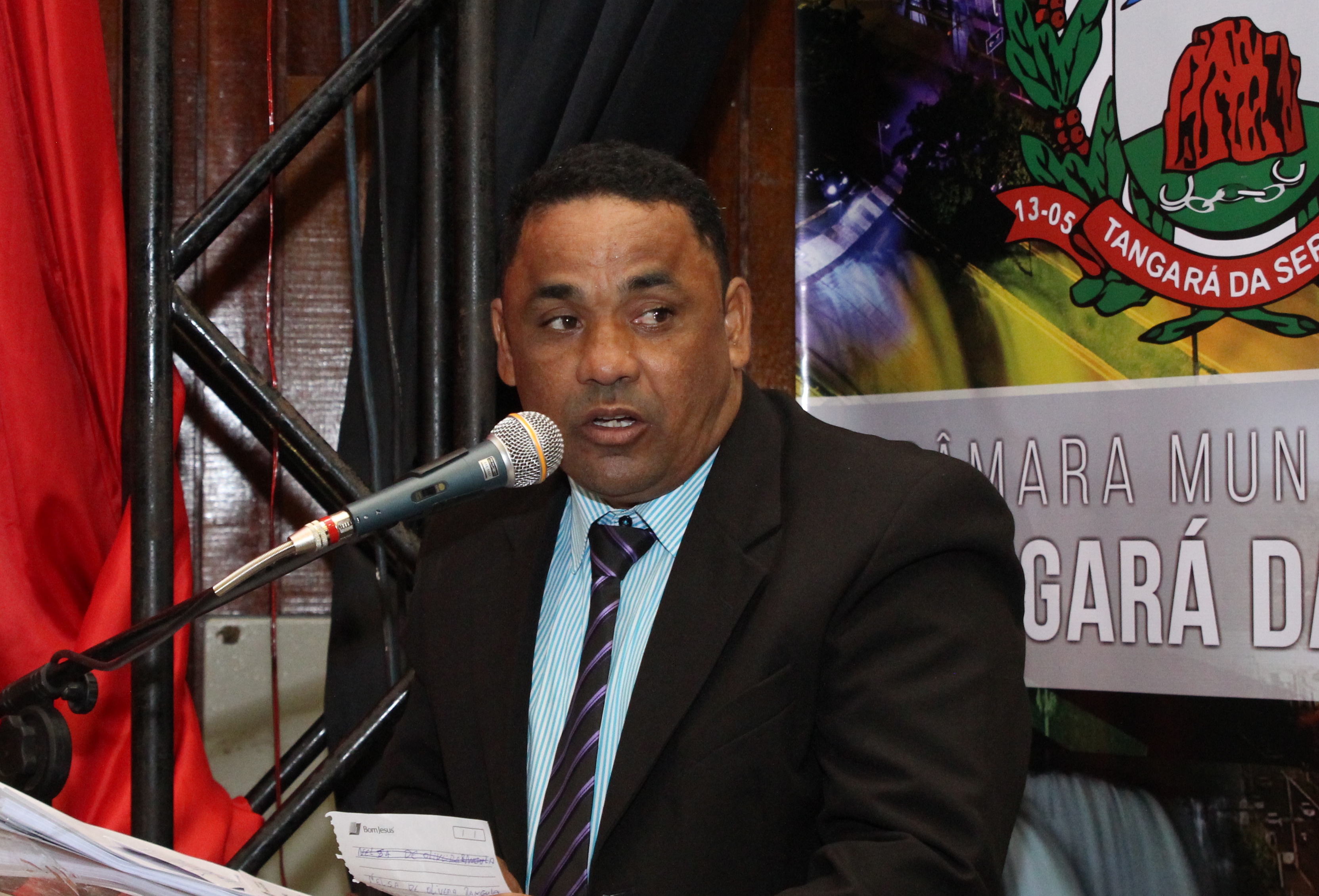 Carlinho solicita faixa elevada em avenida no Jardim San Diego