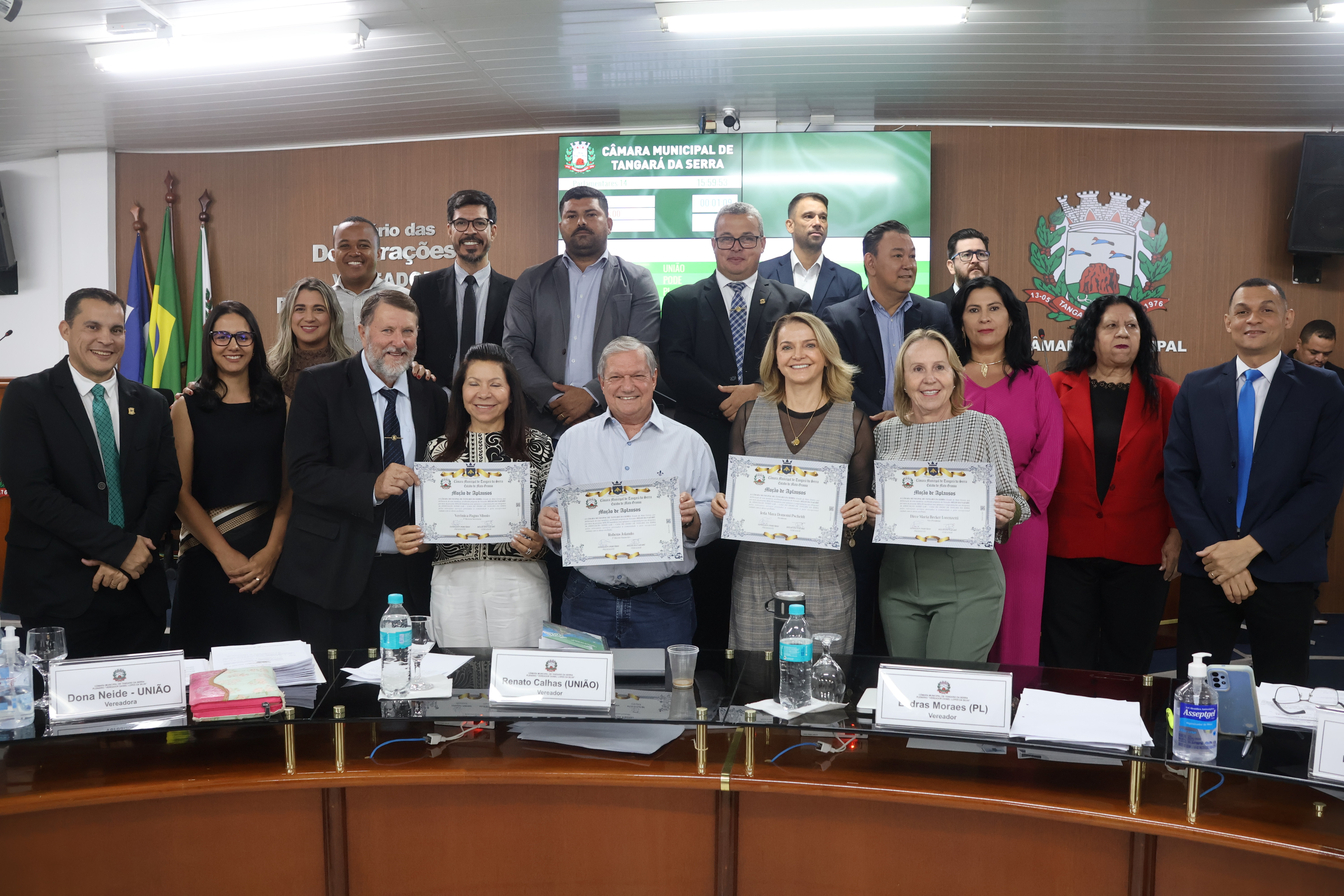 Dirigentes da Associação Nosso Lar Casa do Idoso, são homenageados 