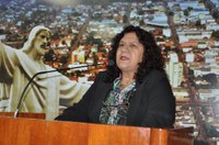 Dona Neide reivindica asfalto da estrada que dá acesso a Comunidade São José