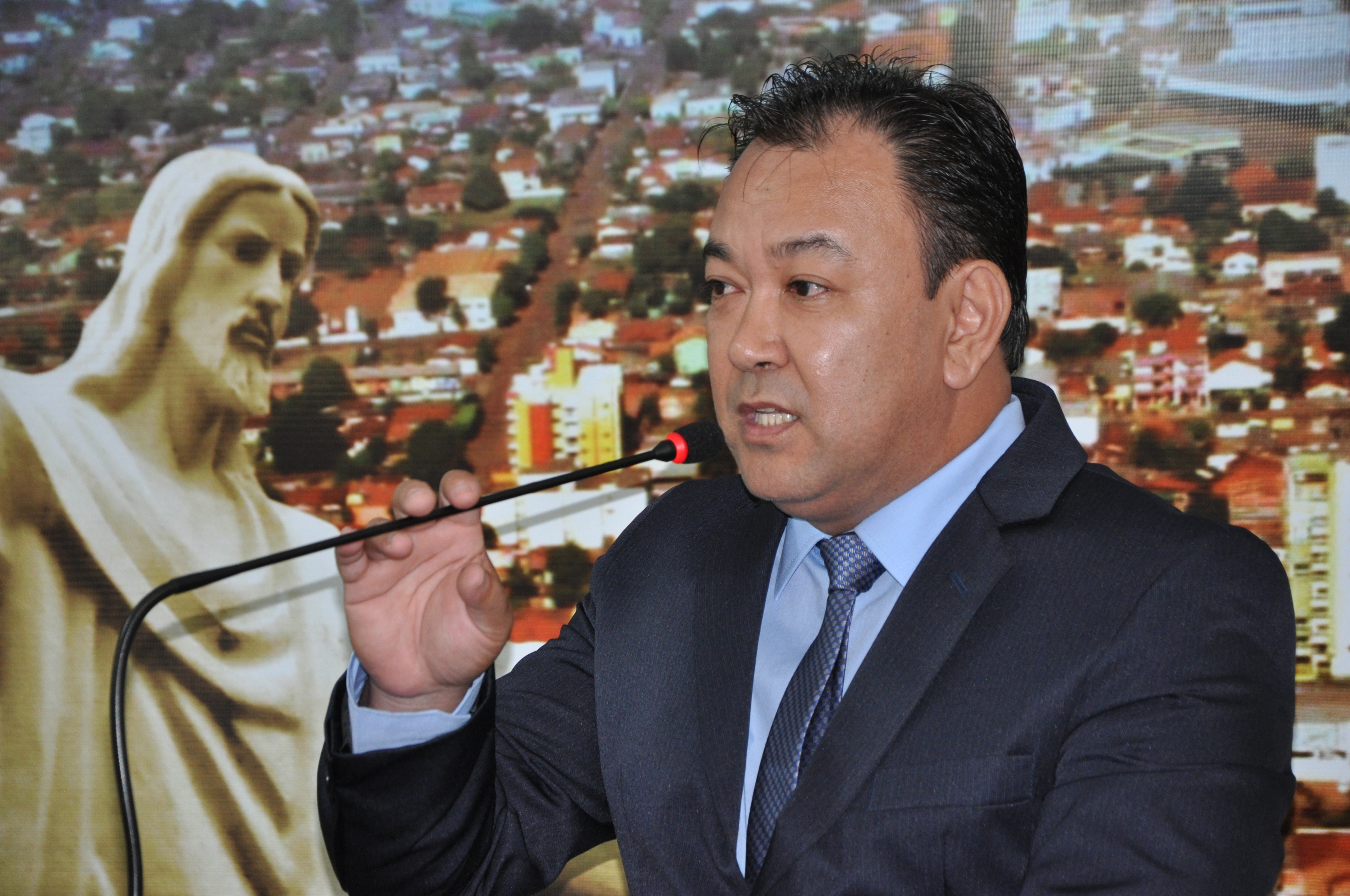 Empossado na Câmara, Romer Japonês reafirma compromisso com Tangará da Serra