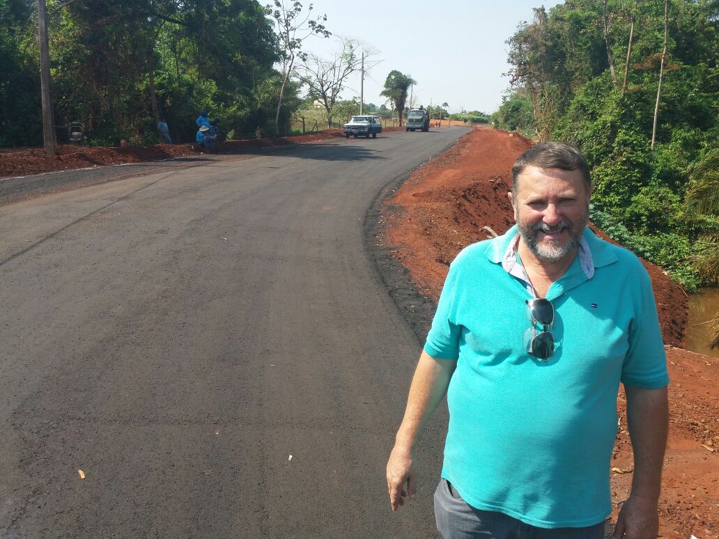 Hélio comemora pavimentação de rua que liga Vila Nazaré ao Jardim Tapirapuã