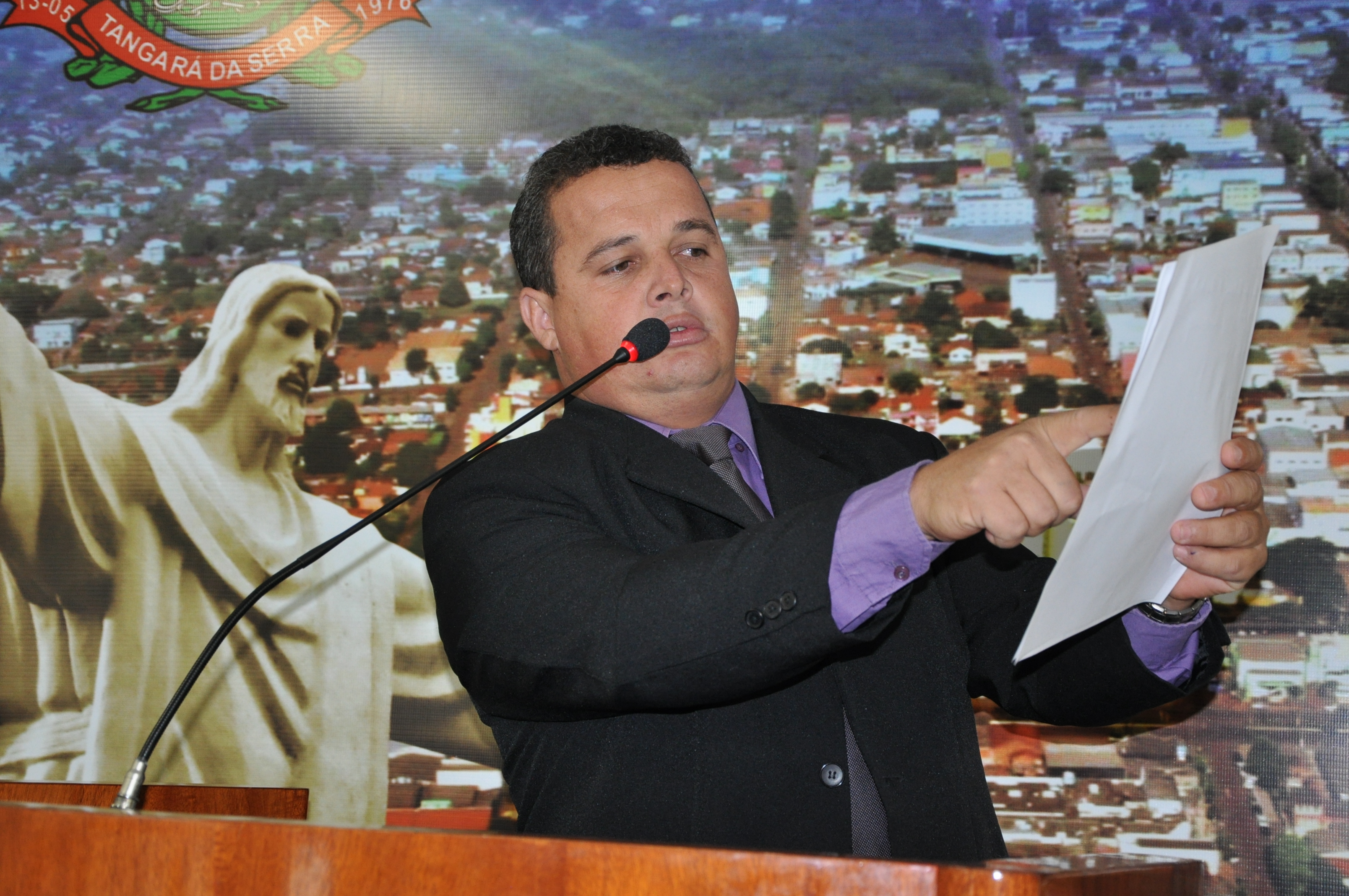 Niltinho quer que prefeitura acompanhe regularização fundiária na Triângulo e Assentamento