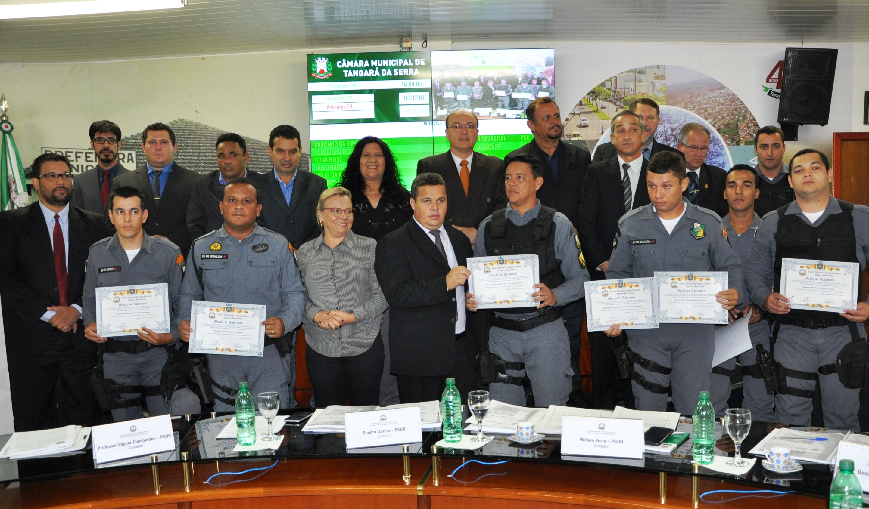 Policiais militares recebem homenagem na Câmara
