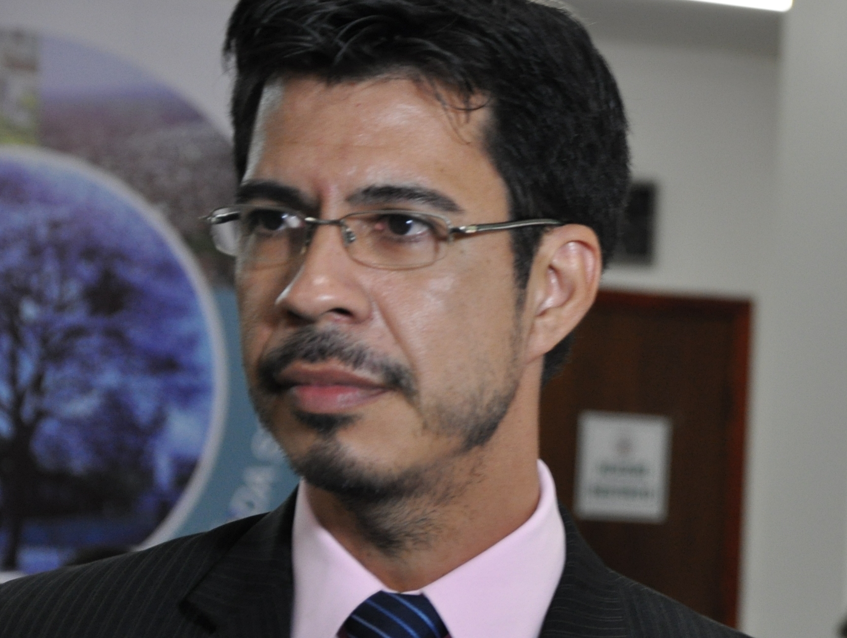 Professor Sebastian cobra reativação da Horta Medicinal do Município