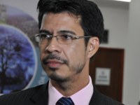 Professor Sebastian cobra reativação da Horta Medicinal do Município