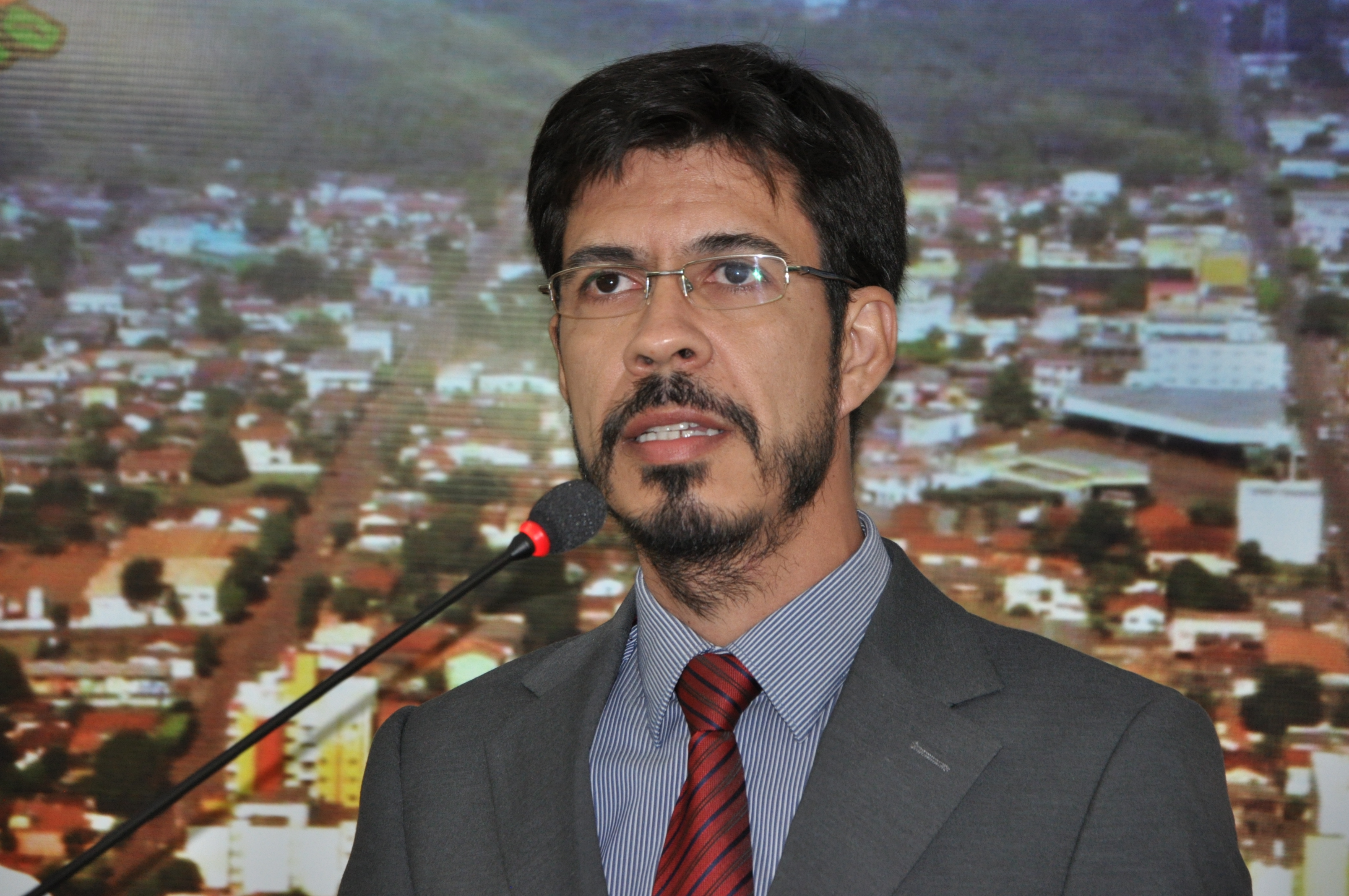 Professor Sebastian sugere mudanças para melhorar transporte público