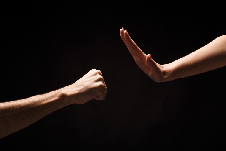 Projeto que estabelece multa administrativa a agressores em casos de violência doméstica é aprovado 