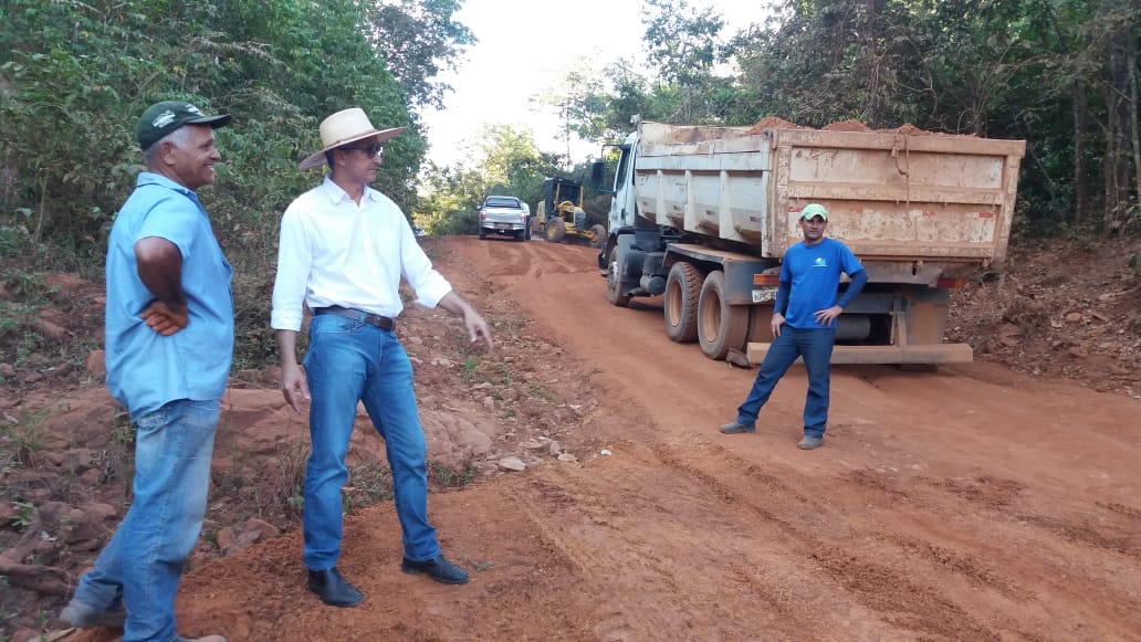 Quintão comemora obras de recuperação da Serrinha entre Tangará e Nova Olímpia