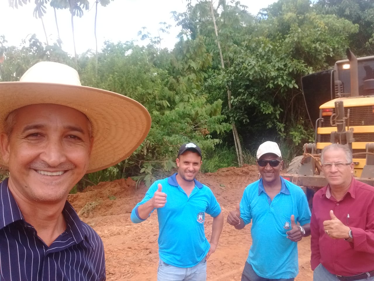 Quintão e Zedeca acompanham obras da Sinfra no Assentamento