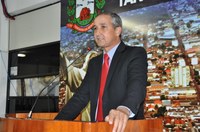 Quintão pede medidas de fomento a comércio e indústria local