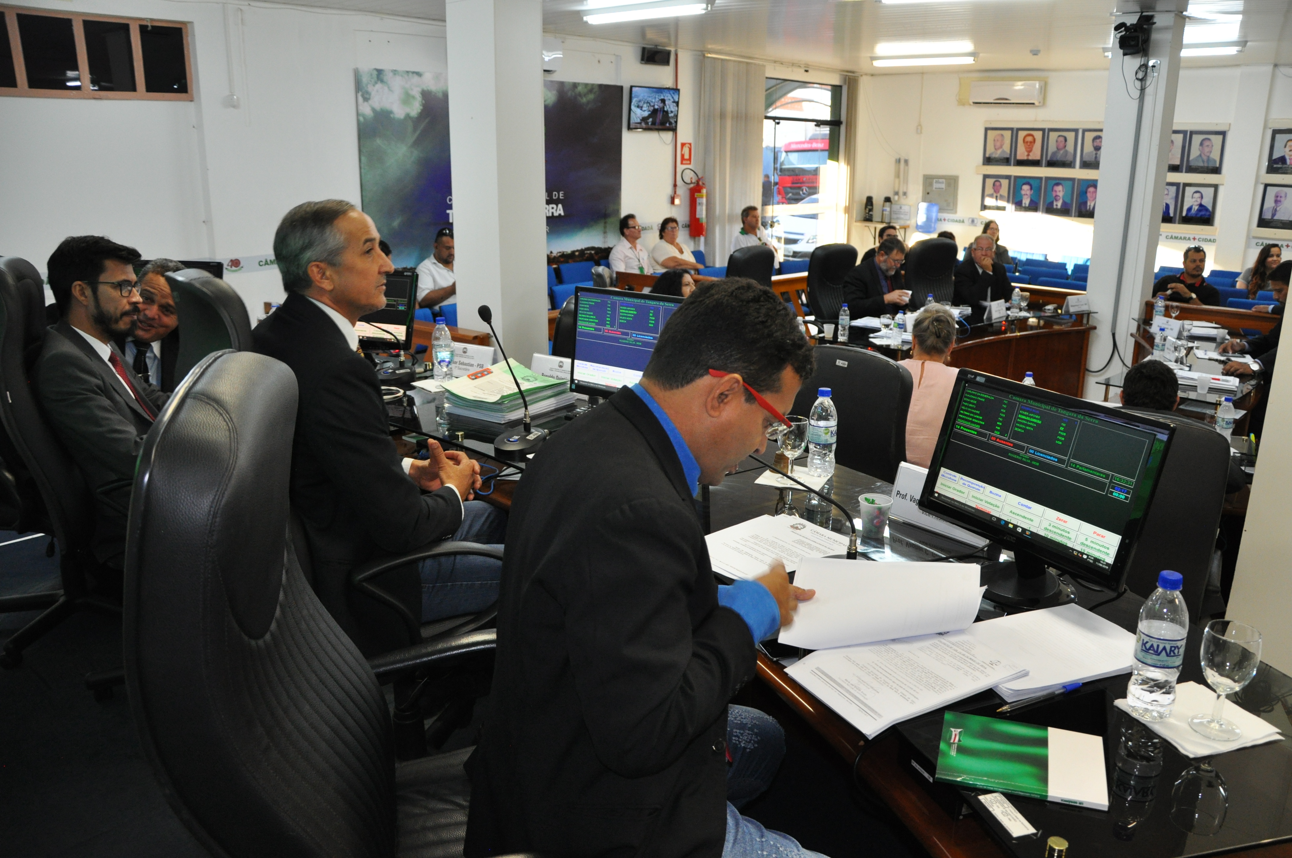 Vereadores aprovam projeto que proíbe nomeação de agressores para cargos públicos