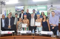 Yure Maizon e Augusto Michel são homenageados pela interpretação do Hino Oficial de Tangará da Serra