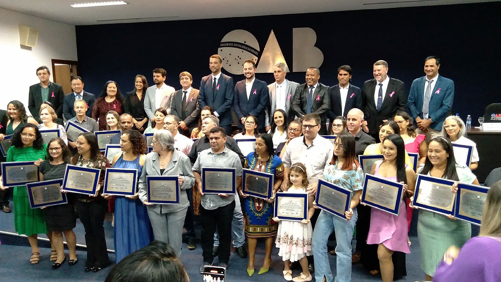 Legislativo homenageia docentes em solenidade dedicada ao Dia do Professor 