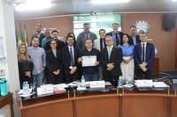 Legislativo homenageia servidor Éder Silva de Oliveira pelos relevantes serviços prestados ao município