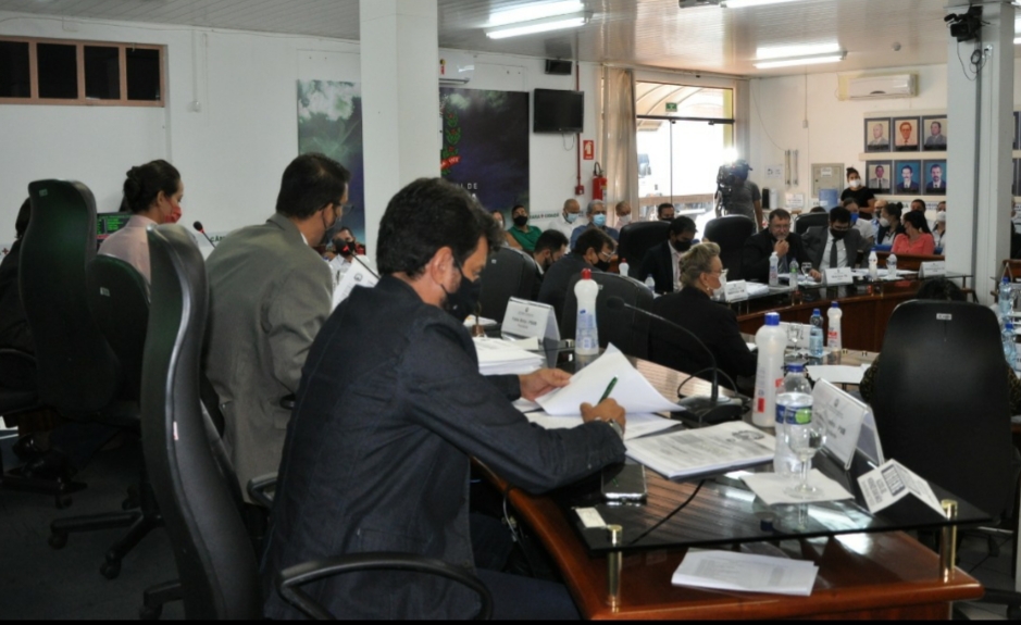 Legislativo mantém lei original sobre exigência de nível superior para cargo de direção do SAMAE 