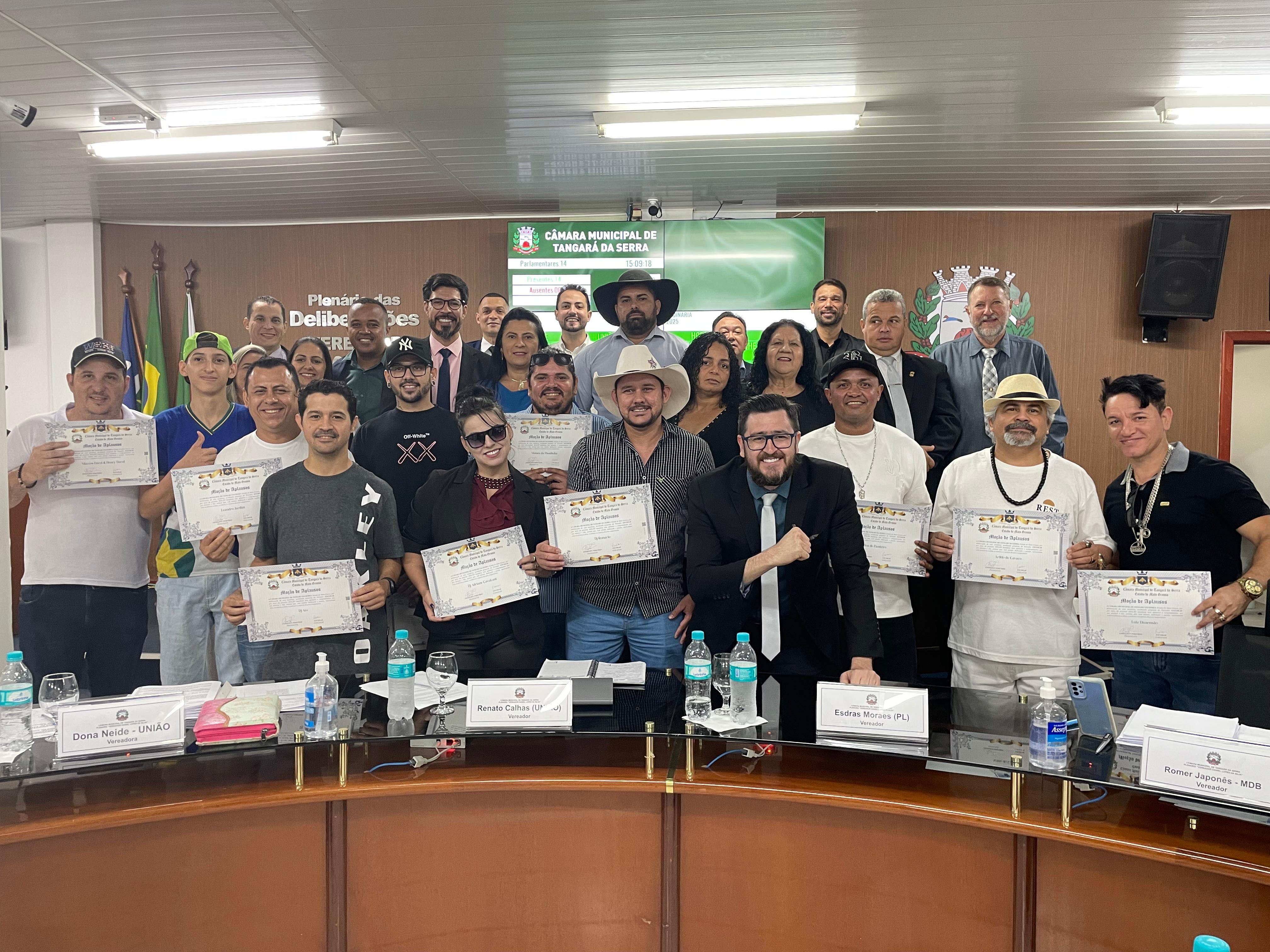 MOÇÃO: Câmara homenageia músicos e DJs de Tangará da Serra 