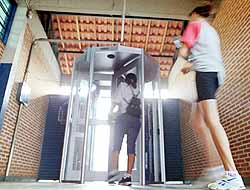 Portal de segurança com detector de metal nas escolas municipais é aprovado 