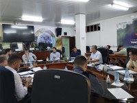 Vereadores buscam solução para veículos abandonados em vias públicas 